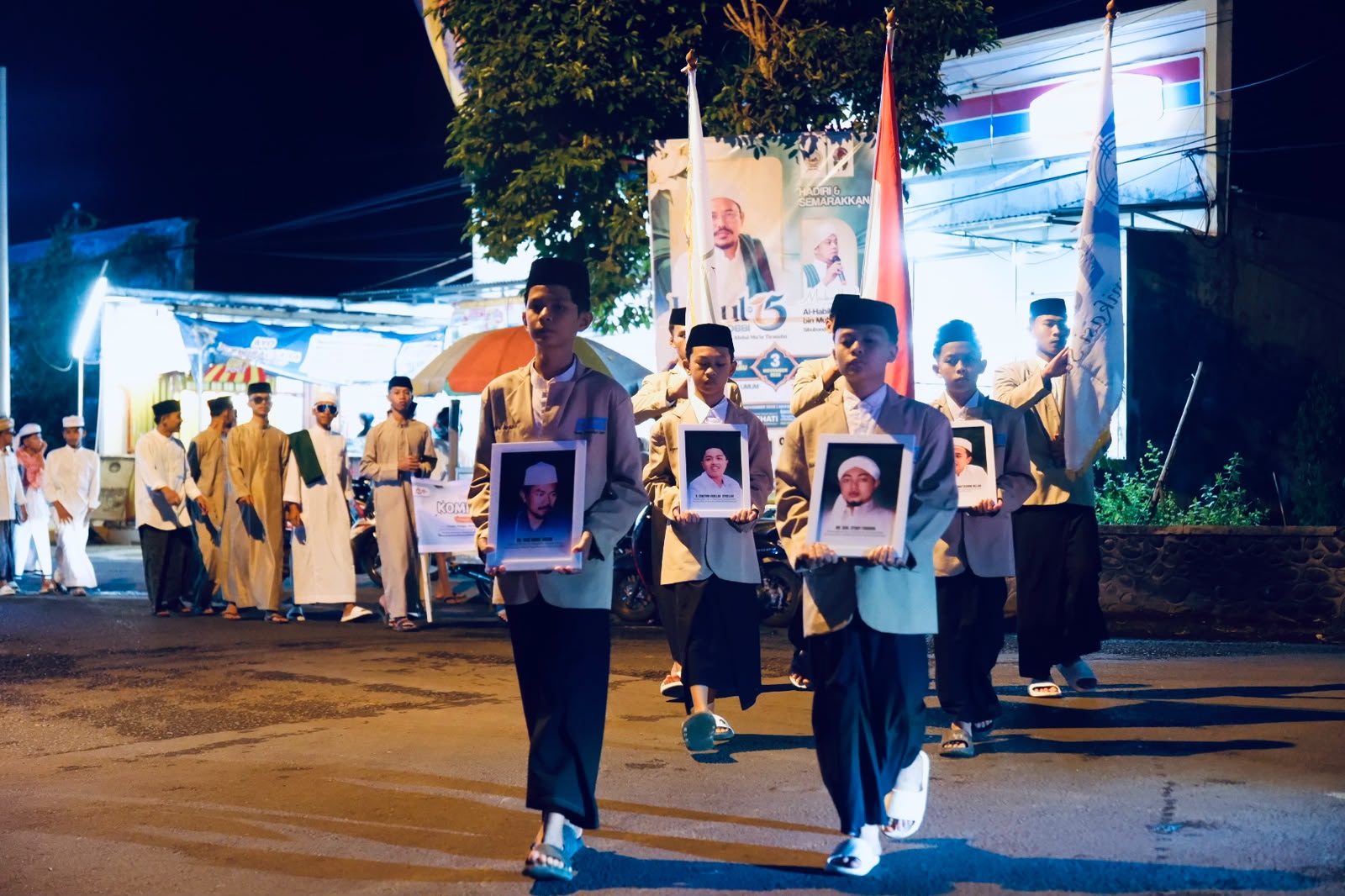 Semarak Hari Santri Nasional 2026 Forum Komunikasi Santri (FOKUS) gelar kirab santri keliling Sekar Putih